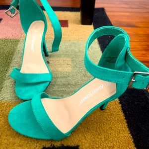 Ashley Stewart sandal size 9 w